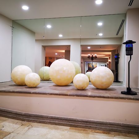 Holiday Inn Reynosa Zona Dorada Bagian luar foto