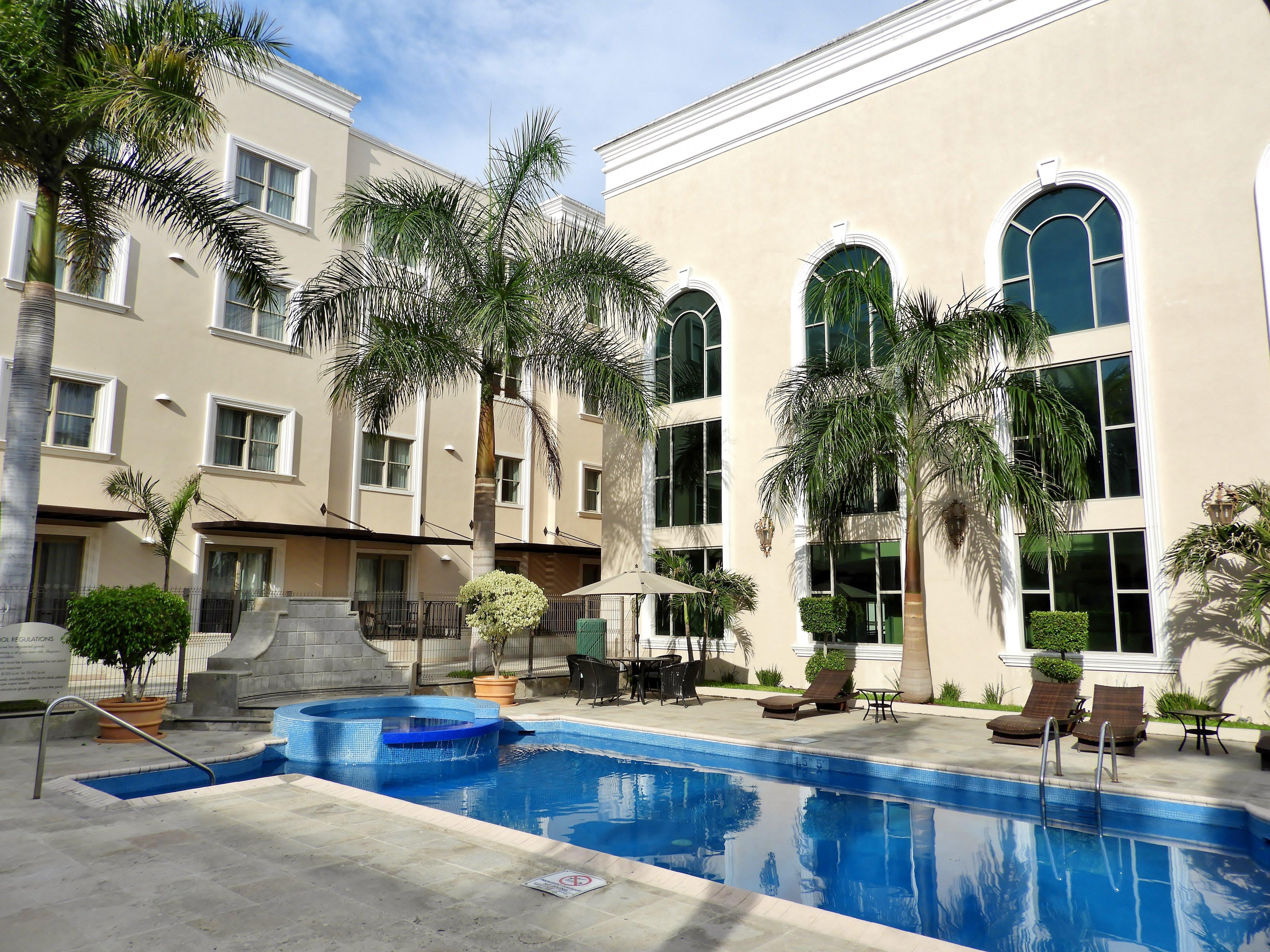Holiday Inn Reynosa Zona Dorada Bagian luar foto