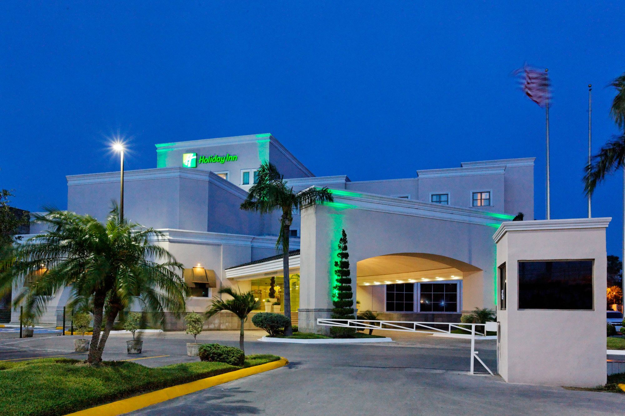 Holiday Inn Reynosa Zona Dorada Bagian luar foto