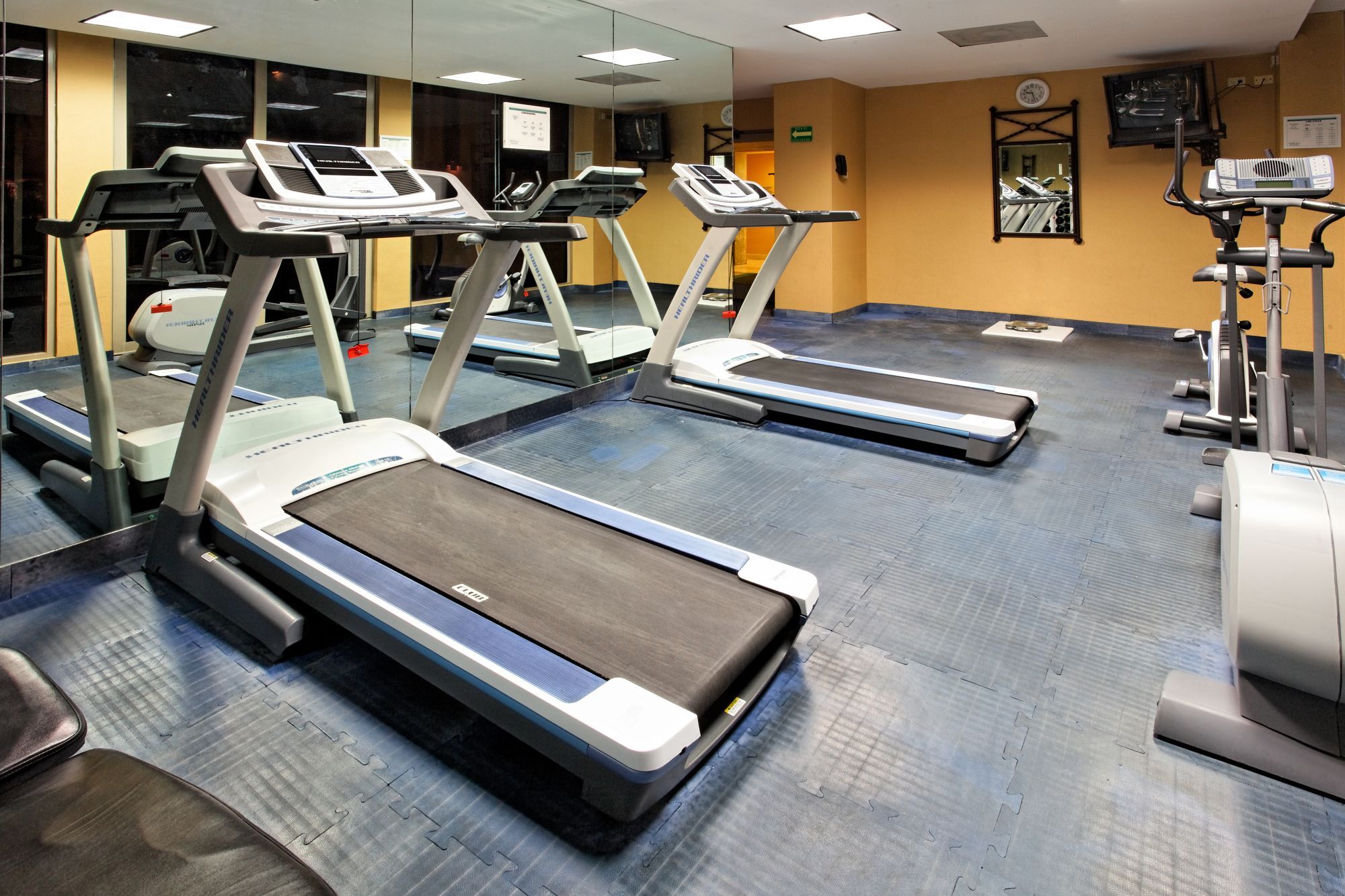 Holiday Inn Reynosa Zona Dorada Bagian luar foto
