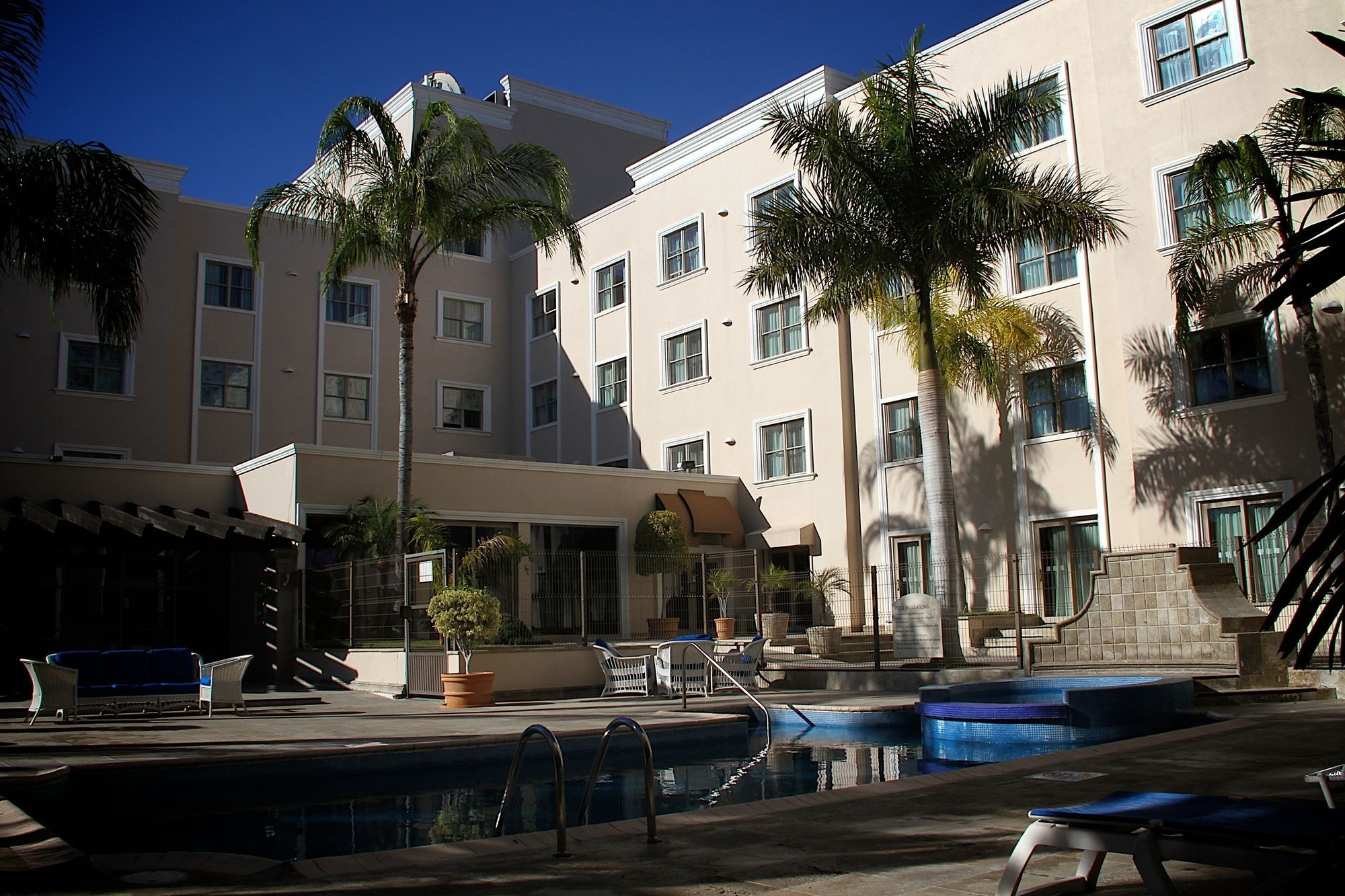 Holiday Inn Reynosa Zona Dorada Bagian luar foto